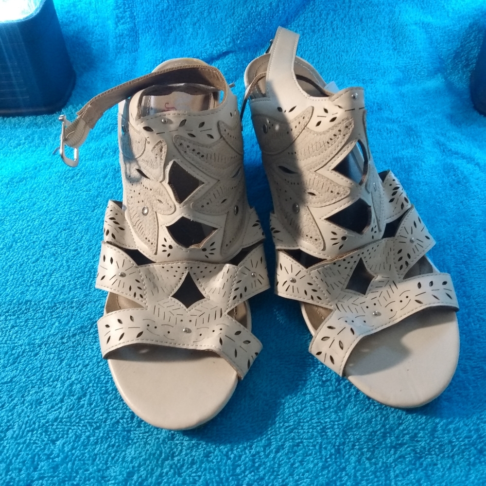 XOXO Size 9 Women's Wedge Shoes